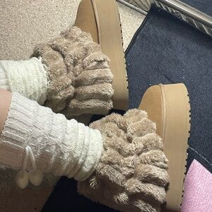 UGG Sherpa Corduroy size 38